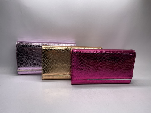 Envelope clutches